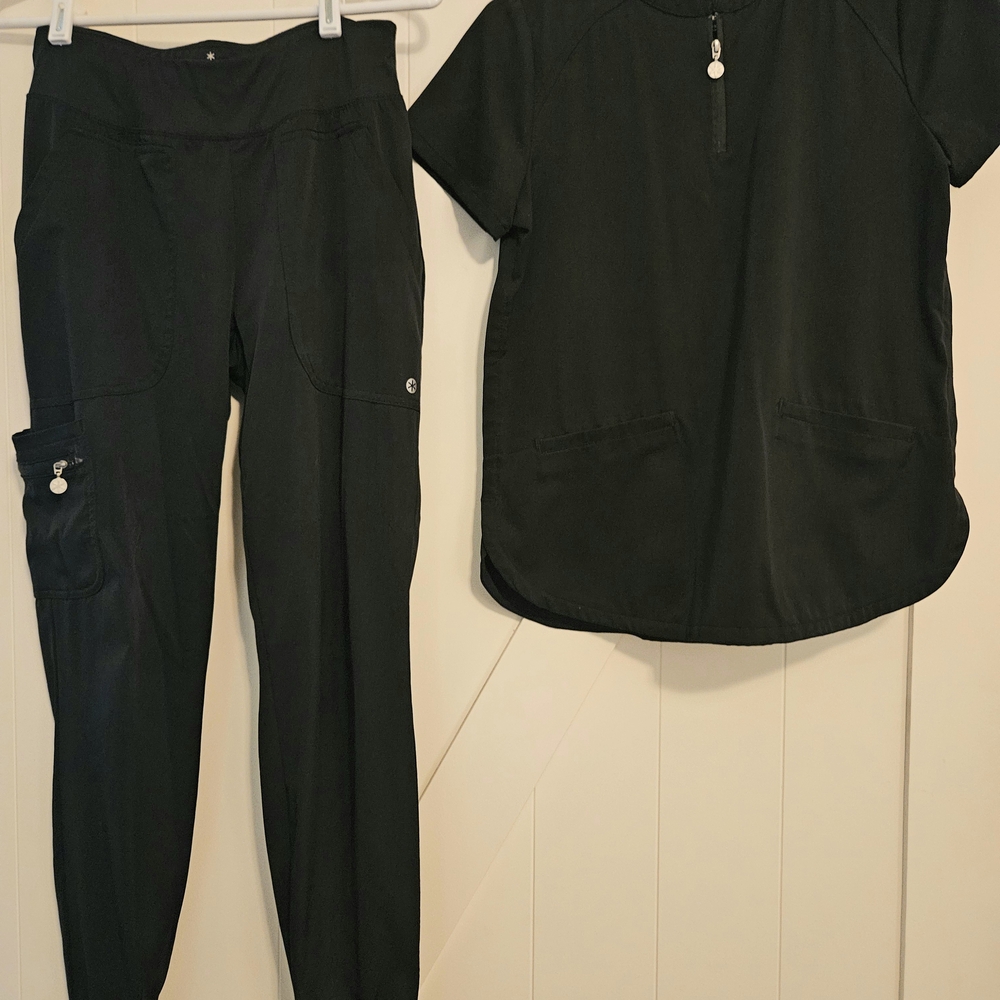 Beyond Scrub's Women's Black Scrub Set